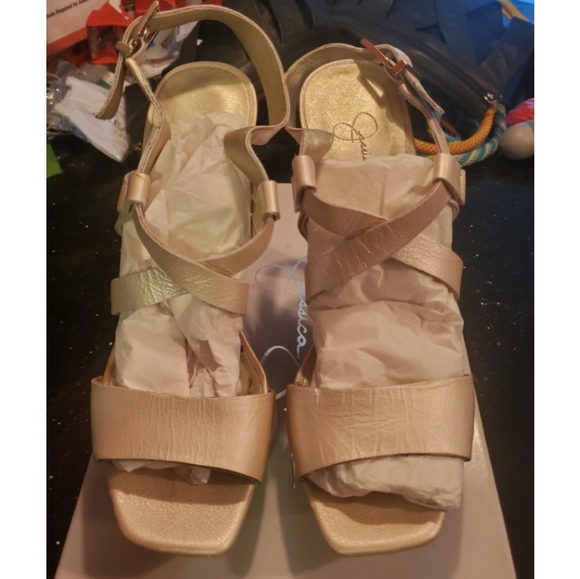 JESSICA SIMPSON Irridescent Cream Leather Platform - Picture 3 of 9